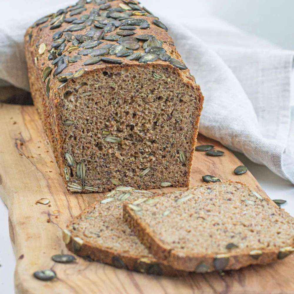 Love to Eat - Kürbiskern Brot mit Vollkornmehl &amp; Leinsamen | Brot &amp; Gebäck