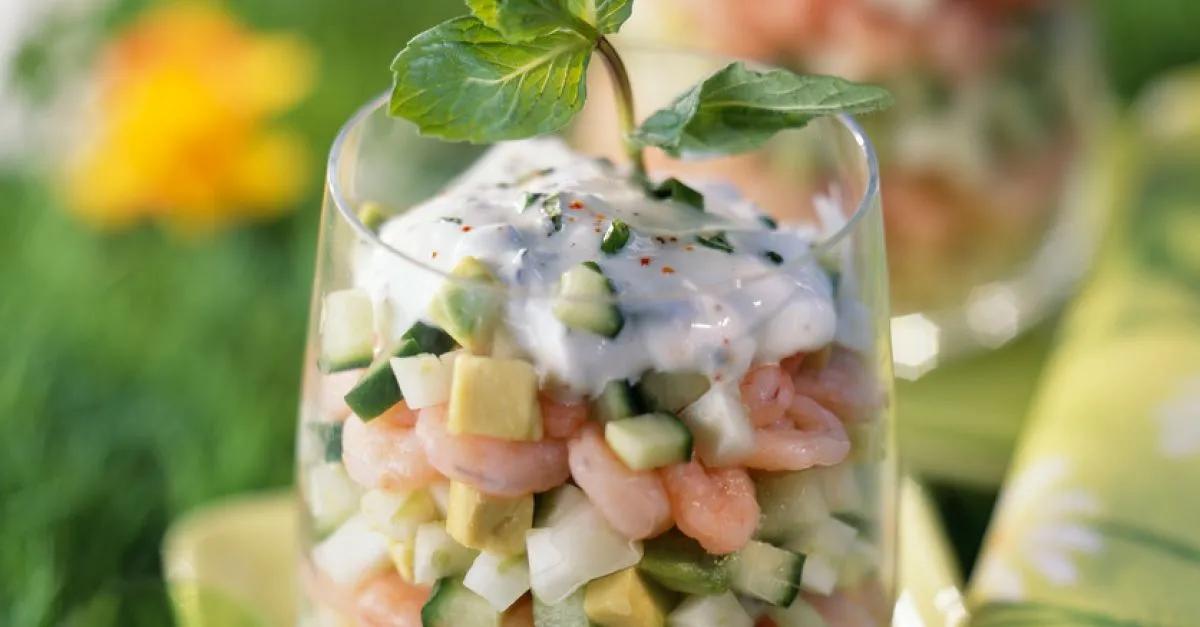 Salat mit Garnelen, Weizen und Gurke Rezept | EAT SMARTER