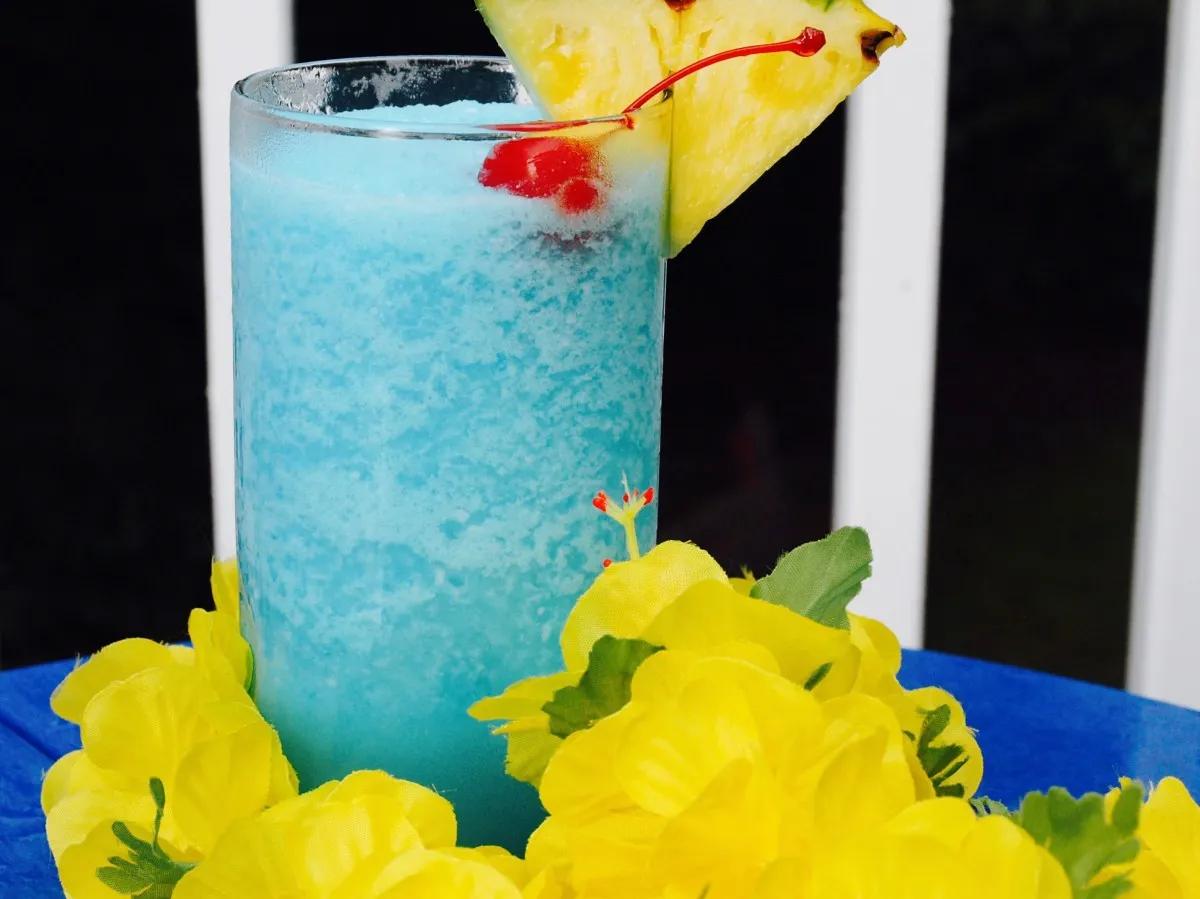 10 Delicious Blue Curaçao Cocktails That Will Wow Your Guests - Delishably