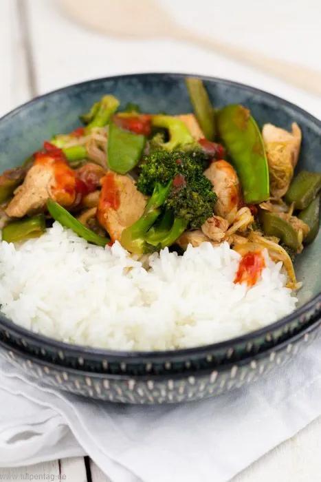 Hähnchen-Gemüse-Pfanne mit Reis - Tulpentag. Schnelle Rezepte ...