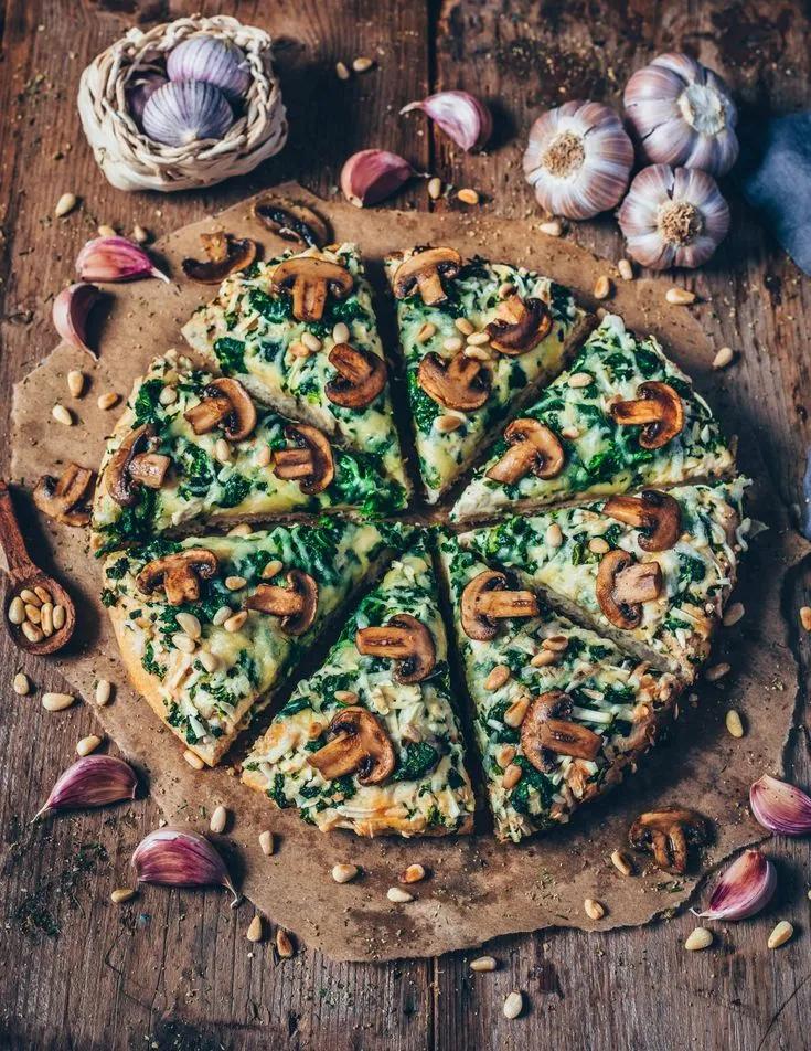vegane pizza mit spinat, pilzen und knoblauch | Spinach pizza, Best ...