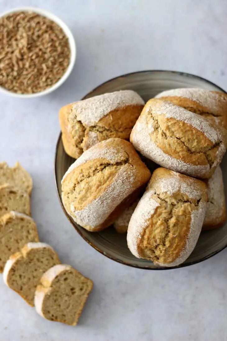 Schnelle Brötchen mit Backpulver, Dinkel &amp; Joghurt - Bäckerina