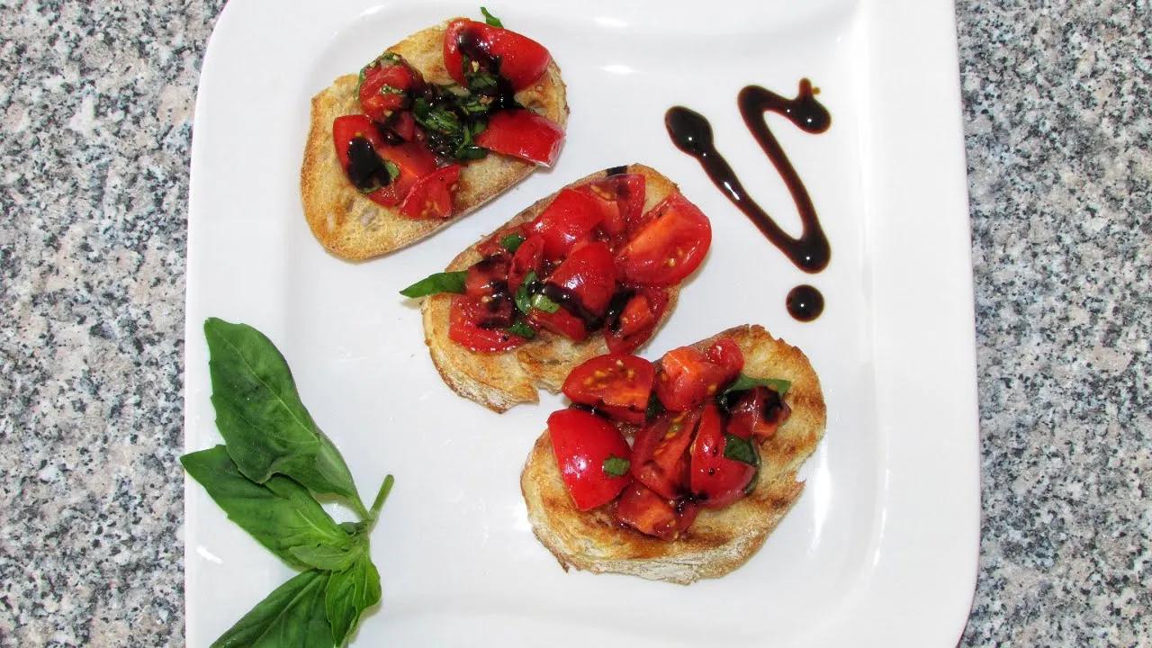 Einfache und schnelle Bruschetta/ Italienischer Tomatensalat auf Toast ...
