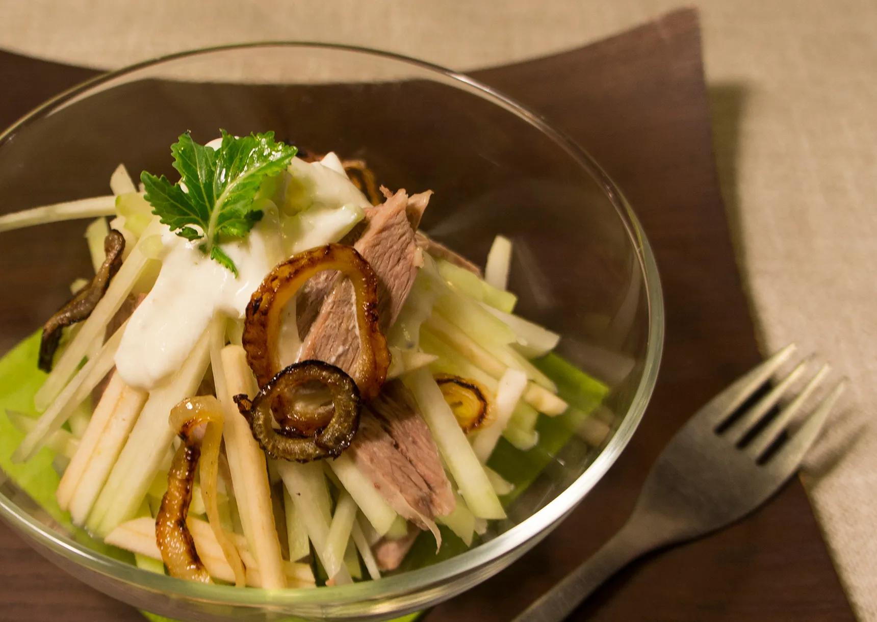 Kohlrabi-Apfel Salat mit Rindfleisch Rezept für 4 Personen | Keine ...