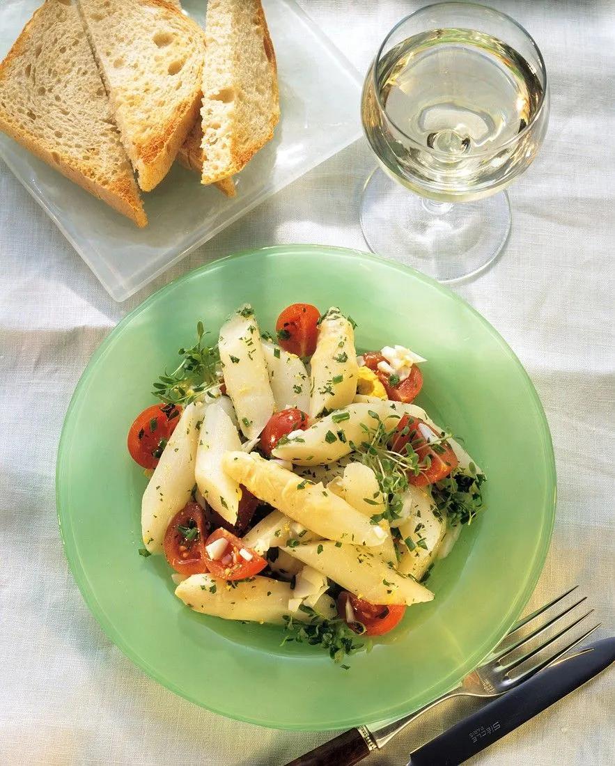 Tomaten-Spargel-Salat mit frischer Kresse Rezept | EAT SMARTER