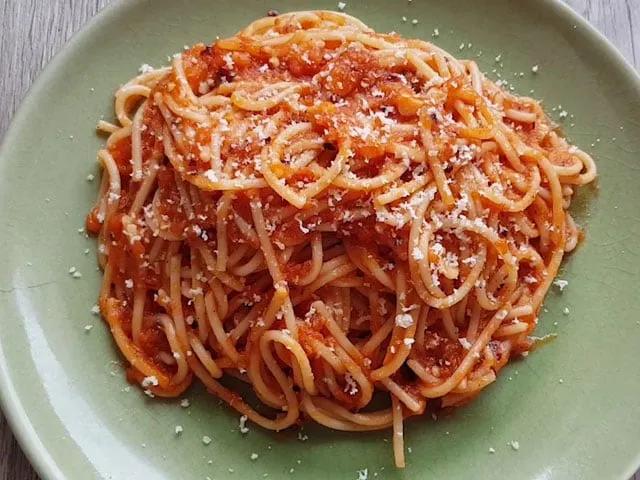 How To Make Spaghetti in Arrabiata Sauce | Easy Spaghetti in Arrabiata ...