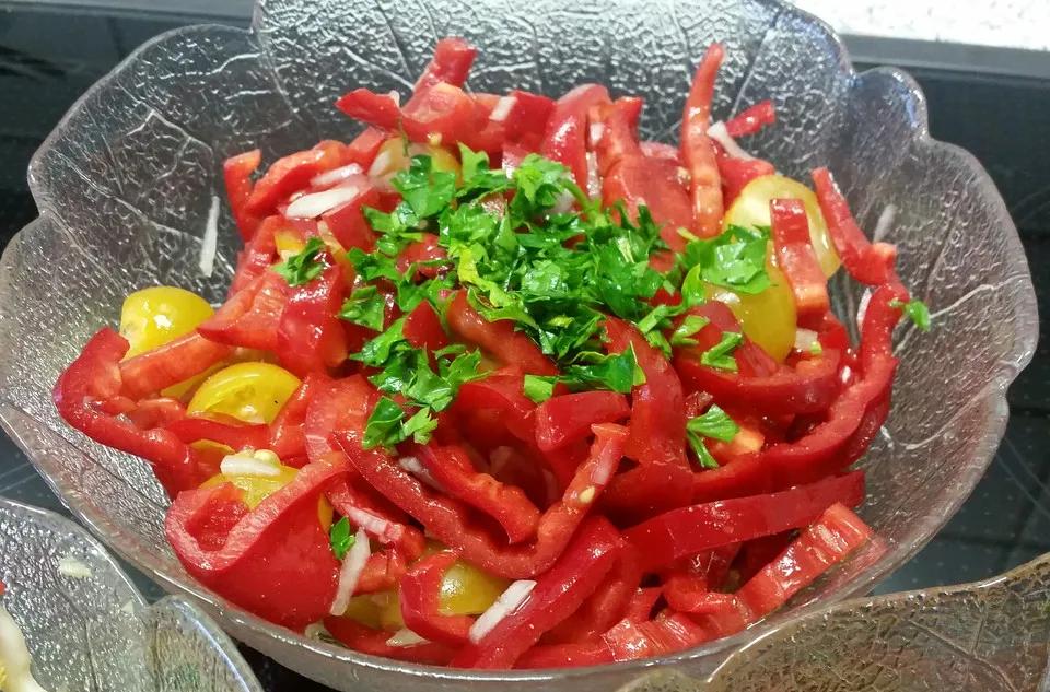 Paprika - Tomaten - Salat von piddy01 | Chefkoch.de