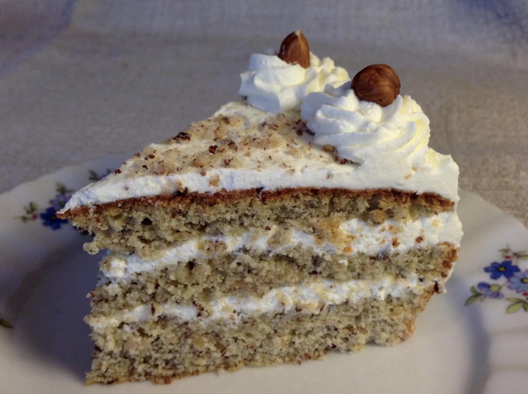 Mein Kuchen- &amp; Tortenblog | Nusstorte rezept, Leckere torten, Kuchen ...