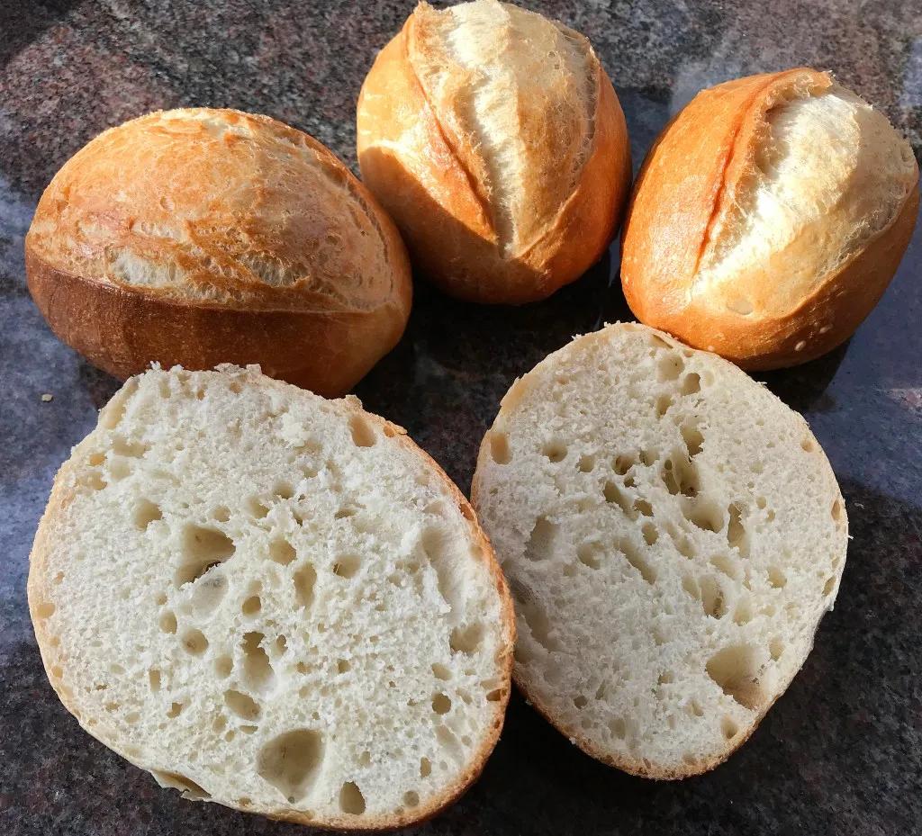 Tutorium: Helle Weizenbrötchen selbst backen | der brotdoc