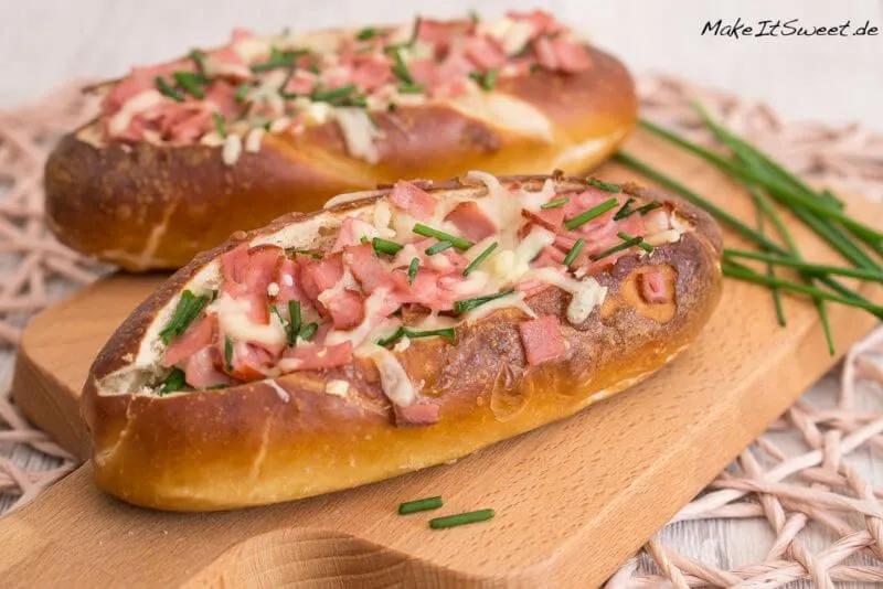 Gefüllte Laugenstangen mit Fleischkäse - MakeItSweet | Rezept ...