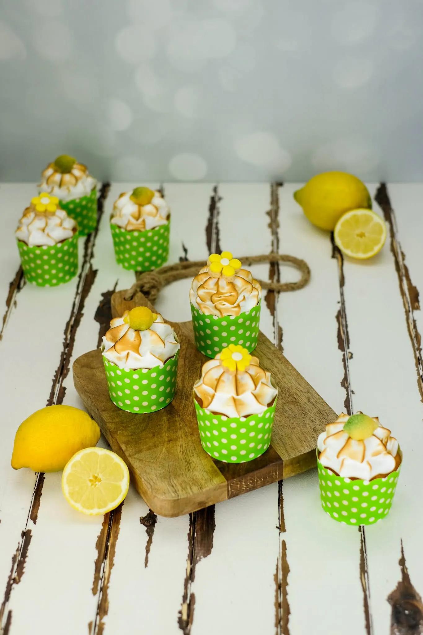 Zitronen-Cupcakes mit zarter Baiserhaube | Marion&amp;#39;s Kaffeeklatsch