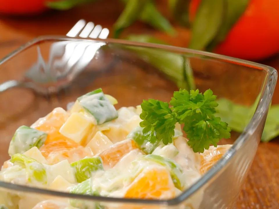 Porree-Käse-Salat mit Mandarine – Hier leben