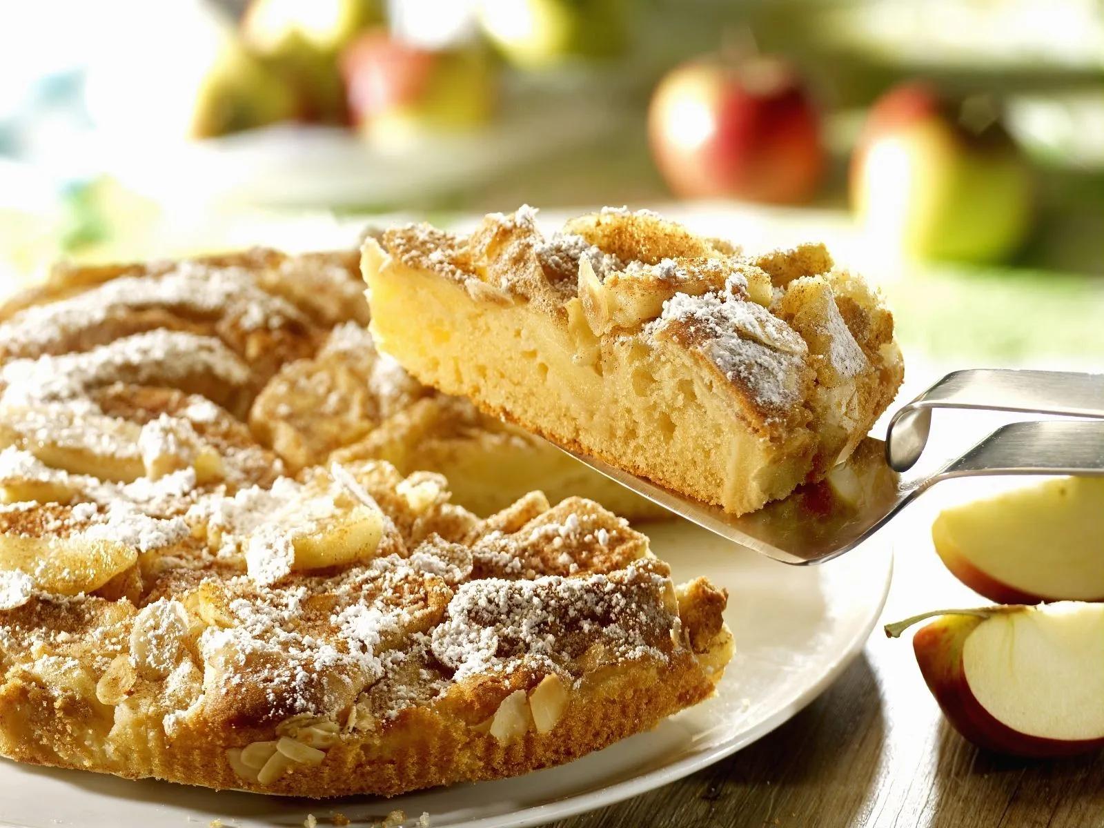 Apfel-Mandel-Kuchen Rezept | EAT SMARTER