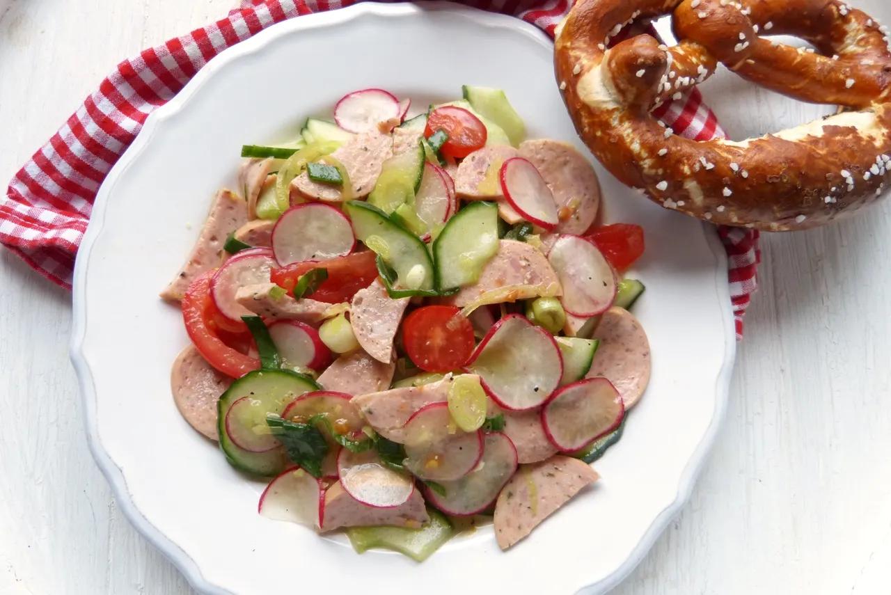 Oktoberfestschmankerl: Wurstsalat von Regensburgern – magentratzerl.de