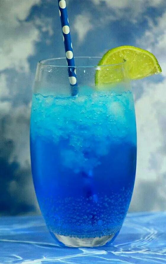 Ocean Breeze Cocktail | Blue curacao drinks, Curacao drink, Coconut vodka