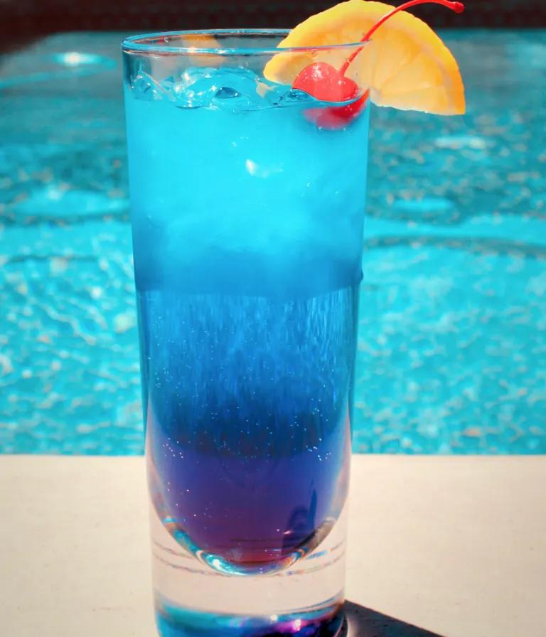 Blue Curacao Layered Summer Cocktail - Sister Chives | Colorful drinks ...