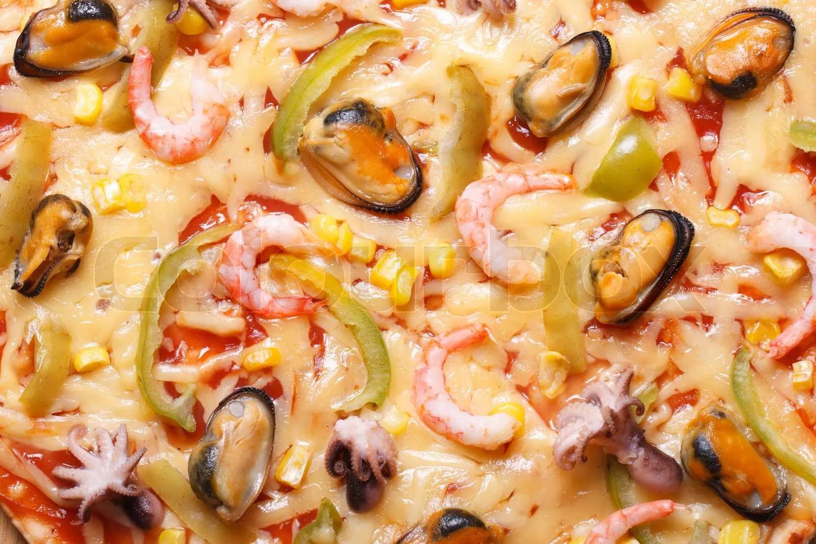 Pizza Ai Frutti di Mare mit Oktopus, Muscheln und Garnelen texture ...