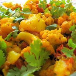 aloo gobi masala indisches curry mit blumenkohl und kartoffeln