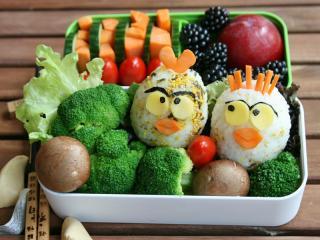 bento onigiri angry birds mit brokkoli vegetarisch