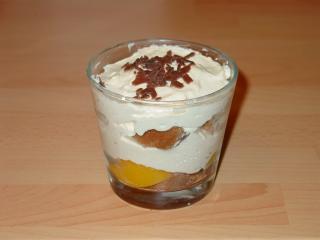 beschwipstes trifle kuchen im glas