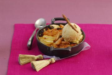 bread and butter pudding mit vanilleeis
