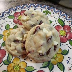 chocolate chip cookies mit cranberries und weißer schokolade