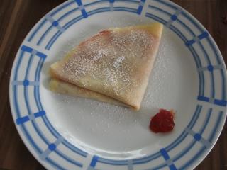 crepes mit erdbeerkonfitüre