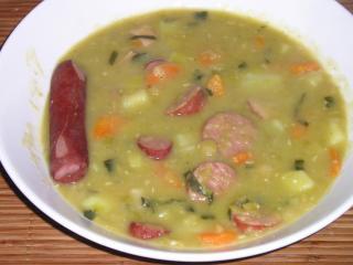 erbsensuppe mit pfefferwürsten