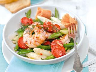 garnelen lachs salat mit spargel amp amp erdbeeren