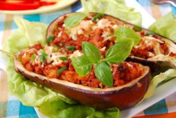 gefüllte auberginen mit tomaten und basilikum