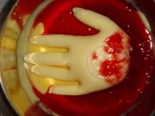 halloween dessert eiskaltes händchen aus pudding