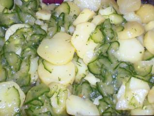kartoffelsalat mit dill und salatgurke