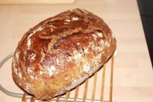 malzbier walnuß körner brot im römertopf