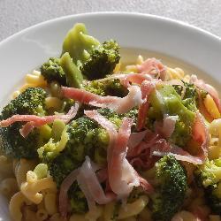 nudeln mit brokkoli und currysoße