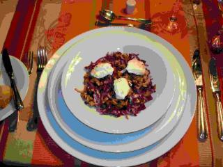 rote bete radicchio salat mit ziegenfrischkäse und karamellisierten walnüssen