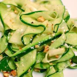 salat aus rohen zucchini