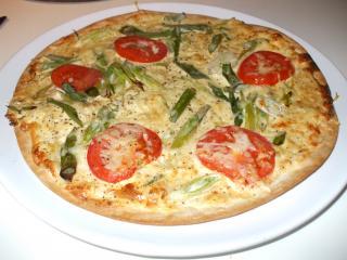 schneller vegetarischer flammkuchen mit tomaten