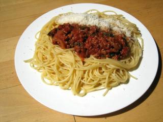 spaghetti bolognese mit putenhackfleisch