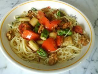 spaghetti mit spargel walnüssen und tomaten chilischarf