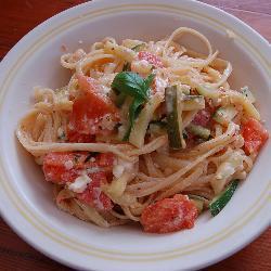 spaghetti mit zucchini tomaten und schafskäse