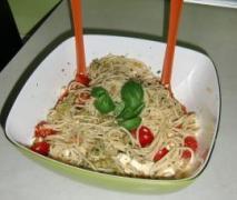 spaghettisalat mit tomate und feta