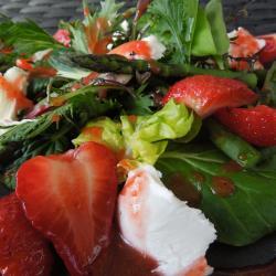 spargelsalat mit erdbeeren