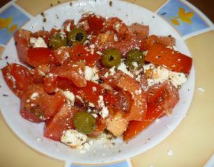 tomatensalat mit schafskäse und oliven