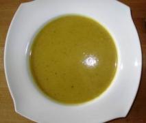 variation von gemüse käse suppe
