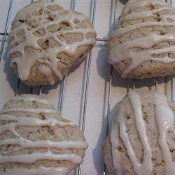 walnuss scones mit ahornsirup frosting