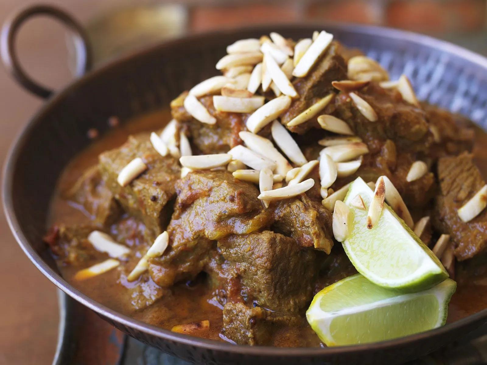 Rindfleisch-Curry mit Mandeln Rezept | EAT SMARTER