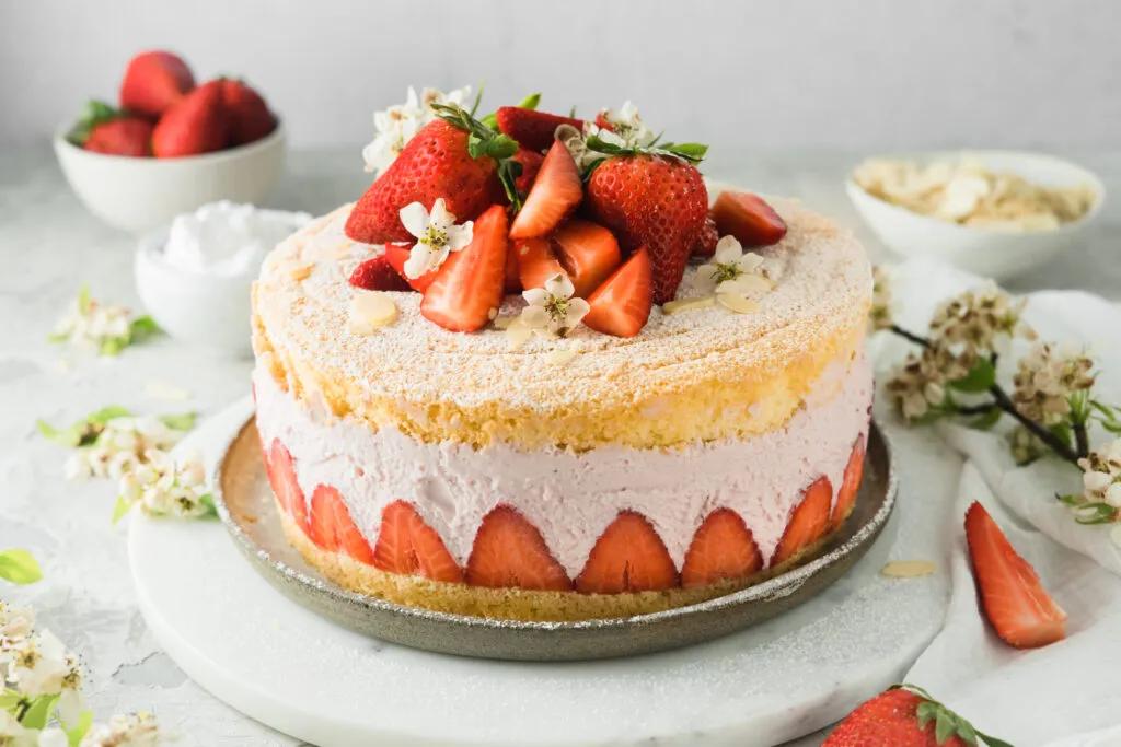 Erdbeer Käse Sahne Torte-7 ⋆ Julias Torten und Törtchen