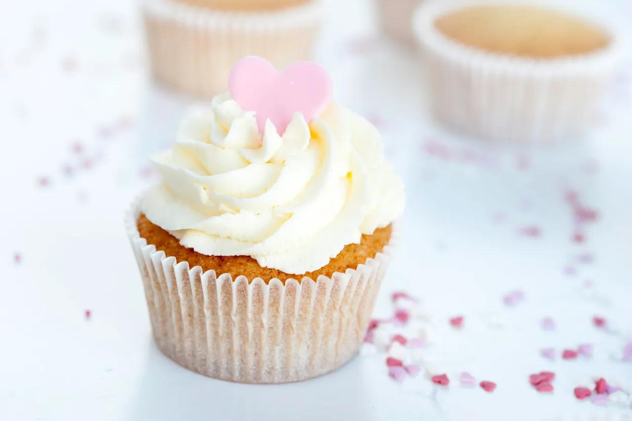 Dekoanleitung einfaches Vanille Cupcake Rezept mit Buttercreme