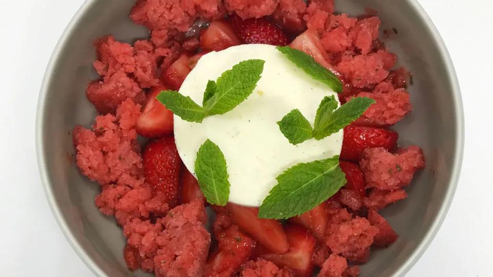 Merkles Küchenliebling: Grießflammerie mit Erdbeeren | chilli:freiburg ...