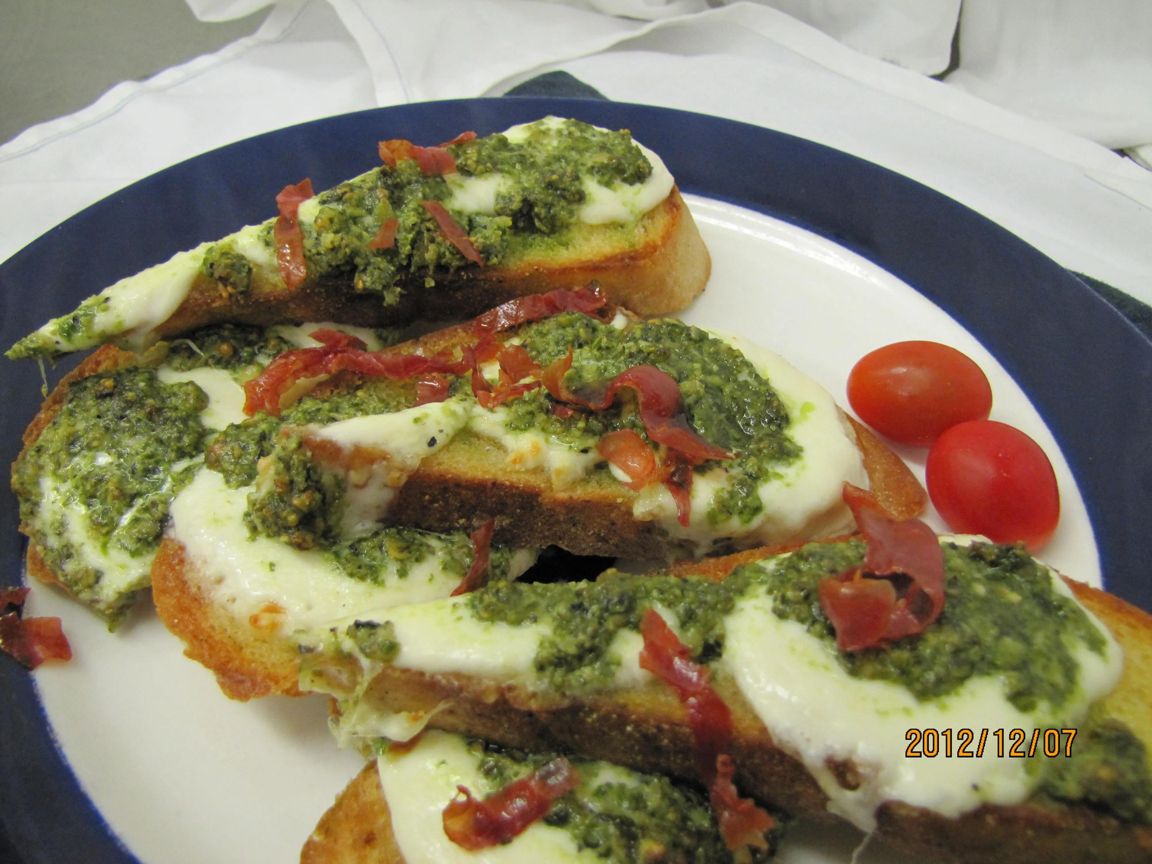 Cheesy Pesto Bread Homemade French baguette baked with fresh mozzarella ...